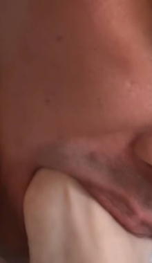 大神tian女友超嫩超好看的玉足，嘴巴吞吃舌头保养爽吃